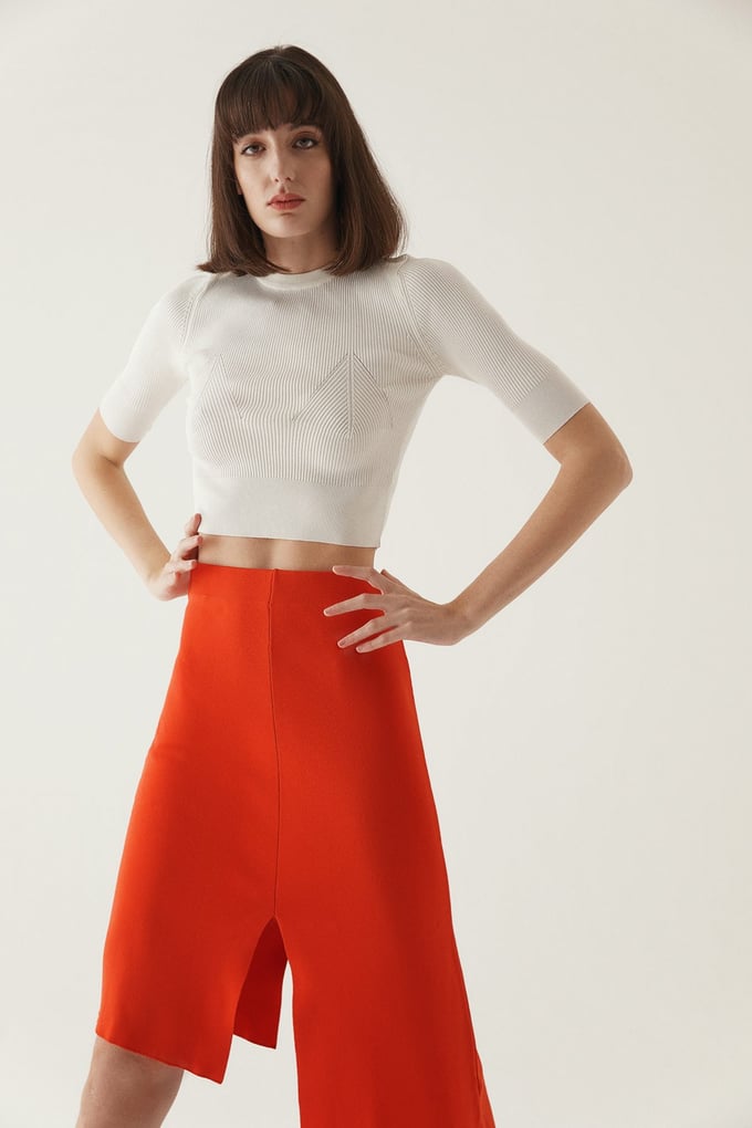 Cropped Knitted Blouse With A Round Neck