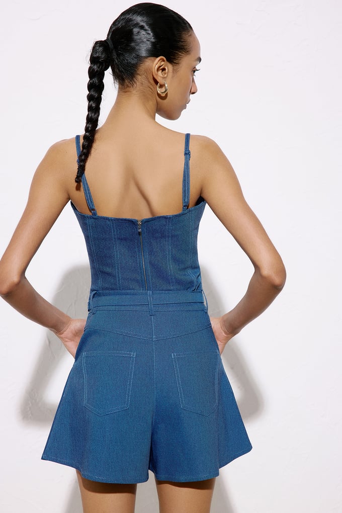 Geniş Paça Kemer Detaylı Mavi Mini Şort