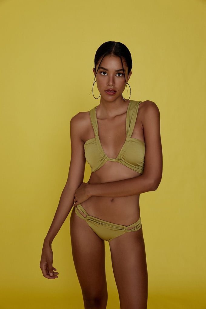 Kalın Askılı Yeşil Bikini Üstü