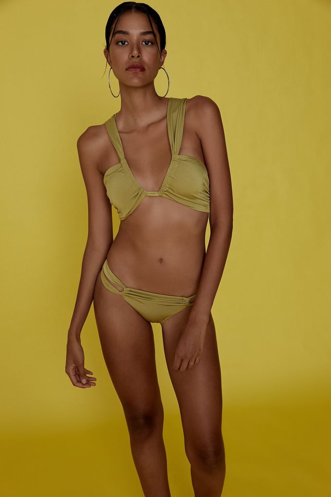 Kalın Askılı Yeşil Bikini Üstü