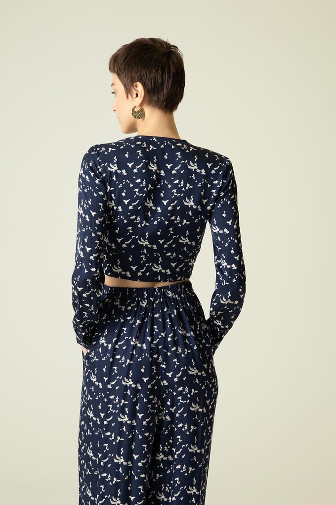 Önden Bağlamalı Desenli Lacivert Crop Top