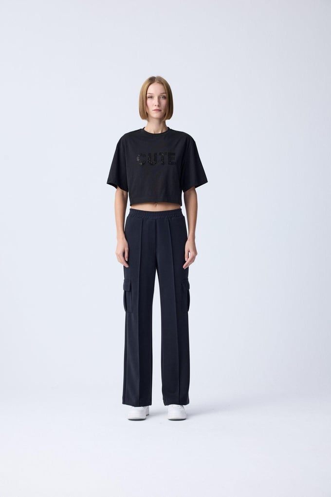 Payet Detaylı Siyah Crop T-Shirt