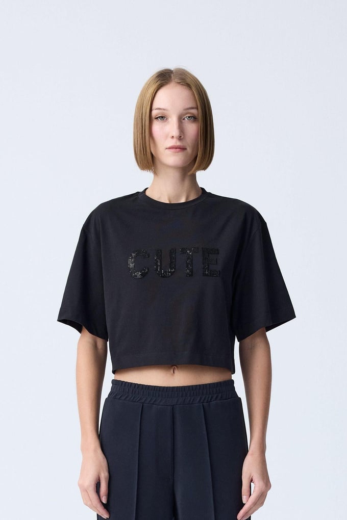 Payet Detaylı Siyah Crop T-Shirt