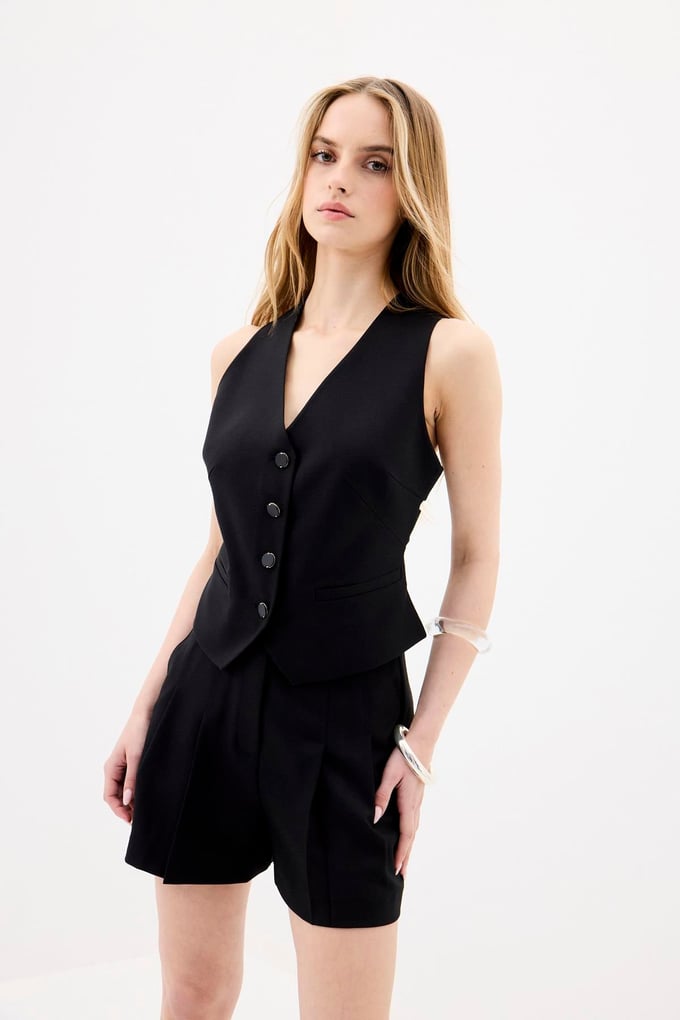 Pleated Relaxed Fit Black Shorts