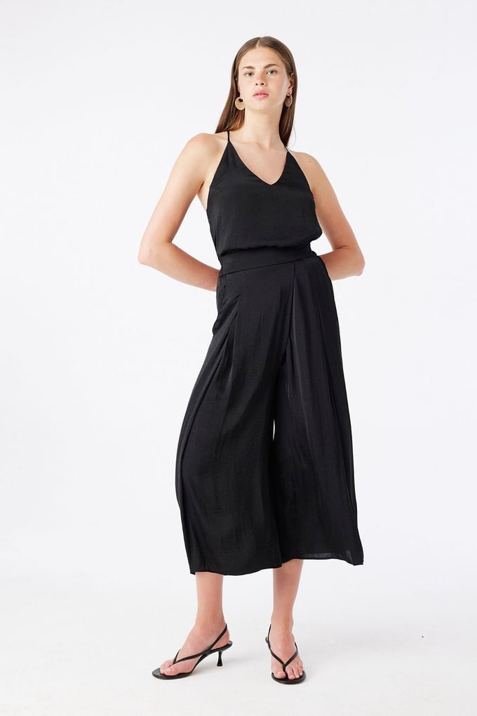 Relaxed Fit Cropped Black Trousers