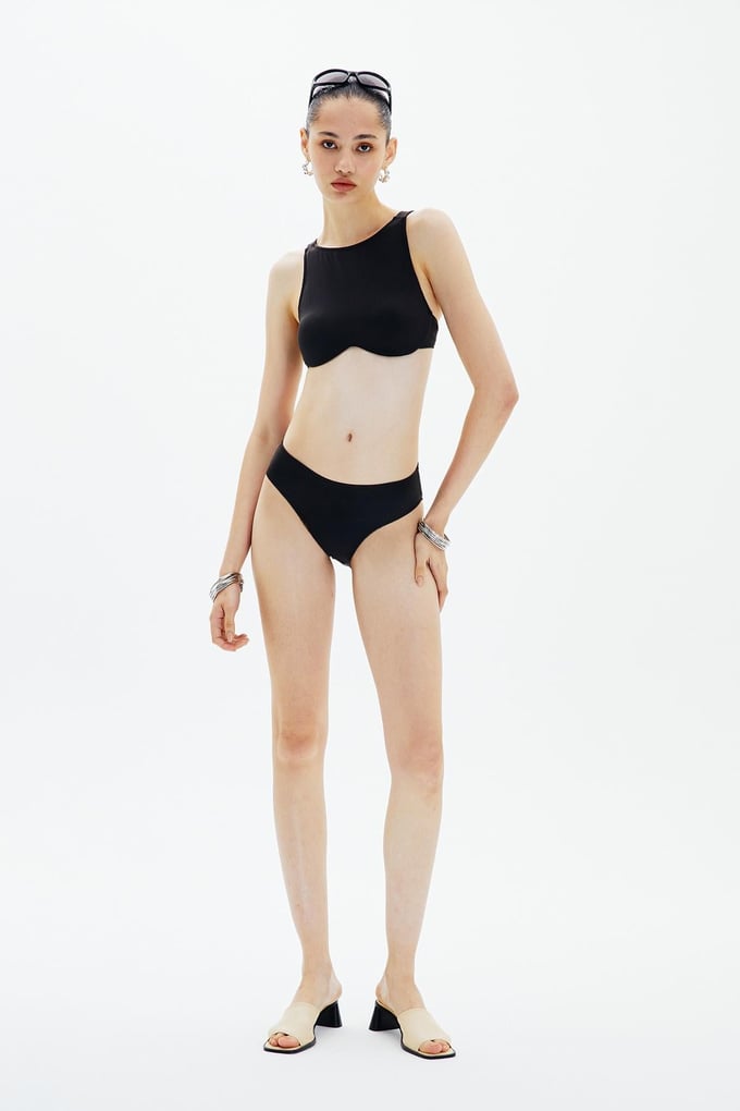Siyah Bikini Altı