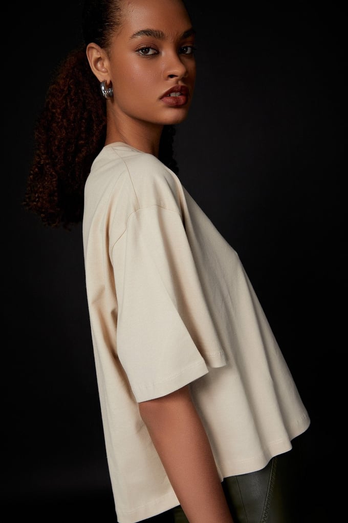 Taşlı Basic Bej T-Shirt