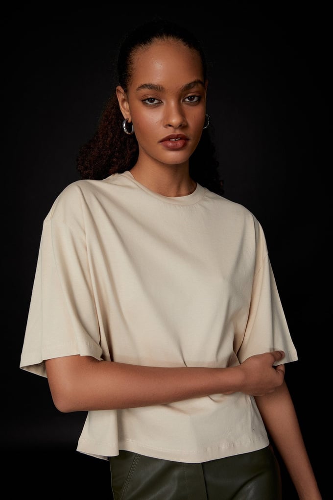 Taşlı Basic Bej T-Shirt