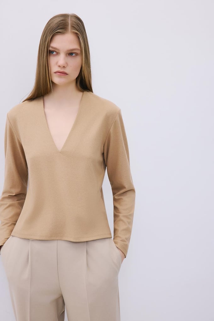 V Yaka Basic Camel Triko Bluz