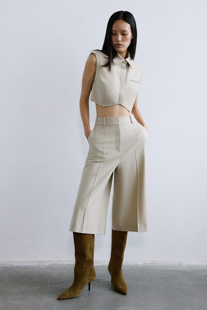 Wool-Textured Padded Shoulder Beige Crop Vest