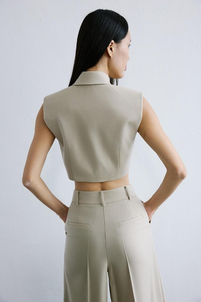 Wool-Textured Padded Shoulder Beige Crop Vest