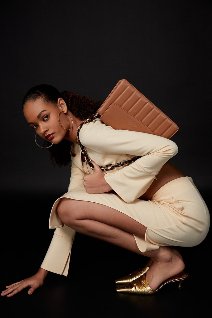 Zincir Askılı Camel Çapraz Çanta