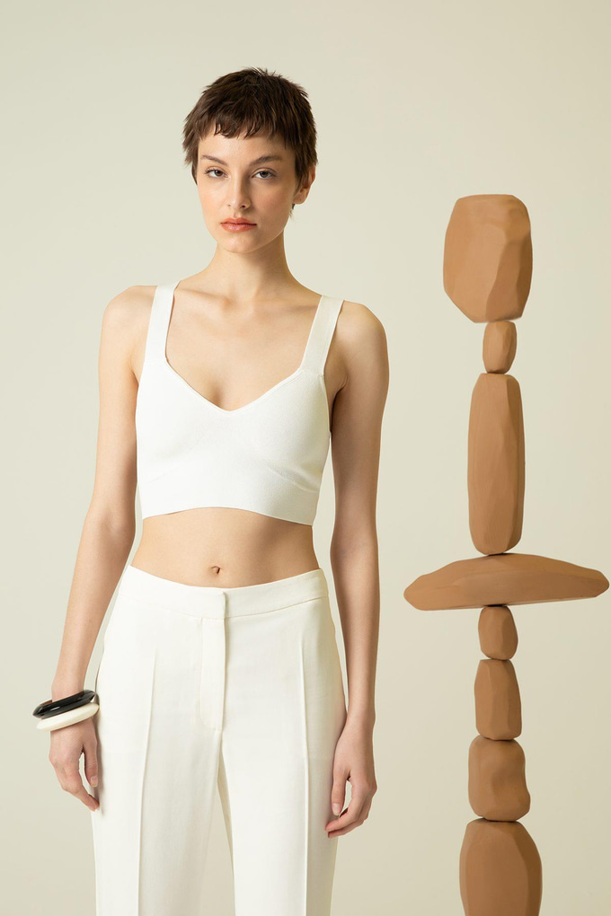 Askılı V Yaka Ekru Triko Top