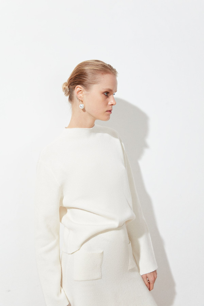 Ekru Dik Yaka Yünlü Kazak