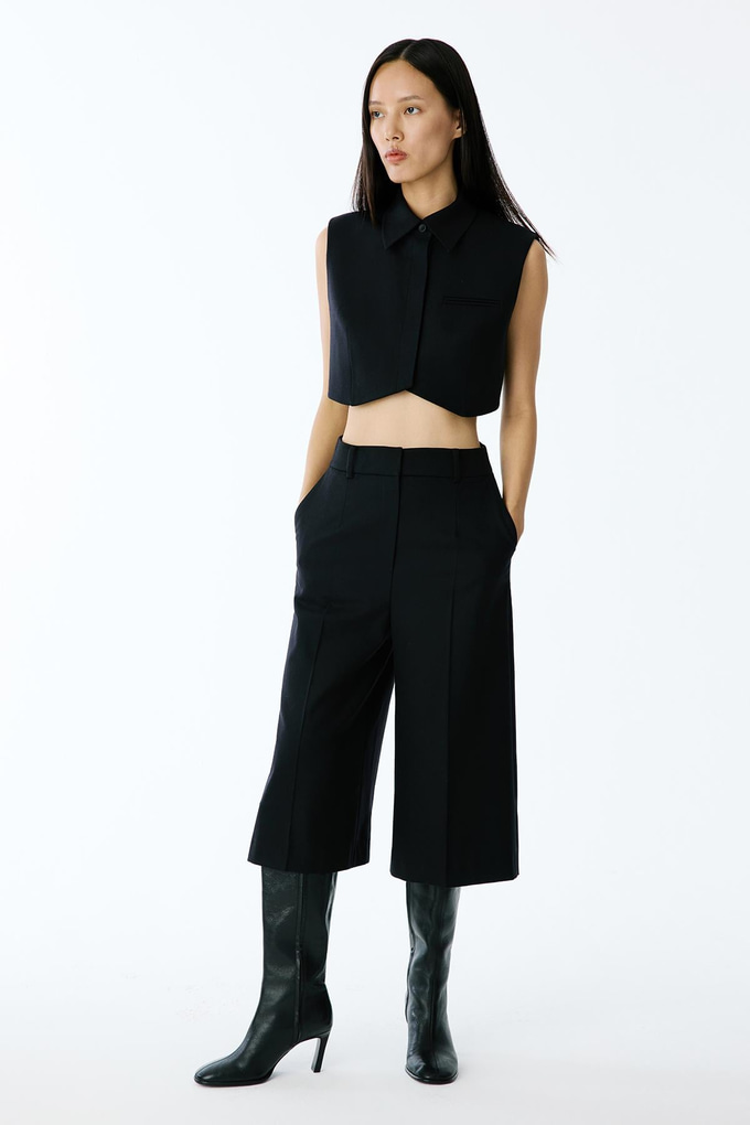 Bol Paça Yün Dokulu Siyah Kısa Pantolon