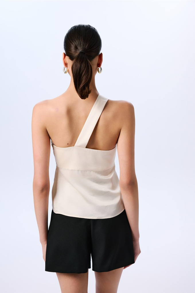 Broş Detaylı Şık Bej Bluz