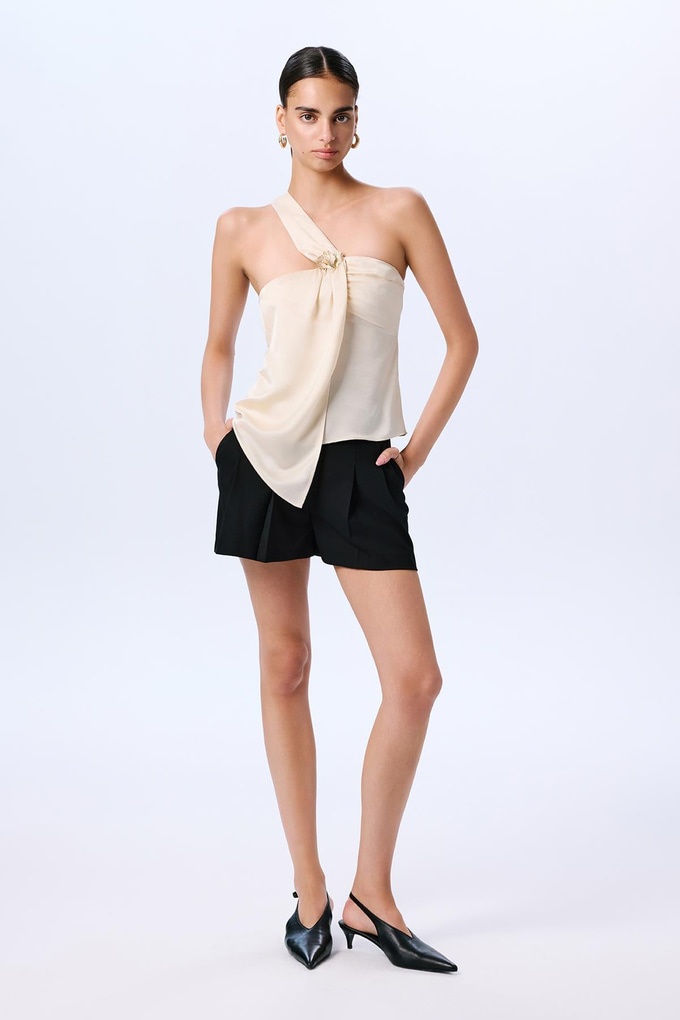 Broş Detaylı Şık Bej Bluz