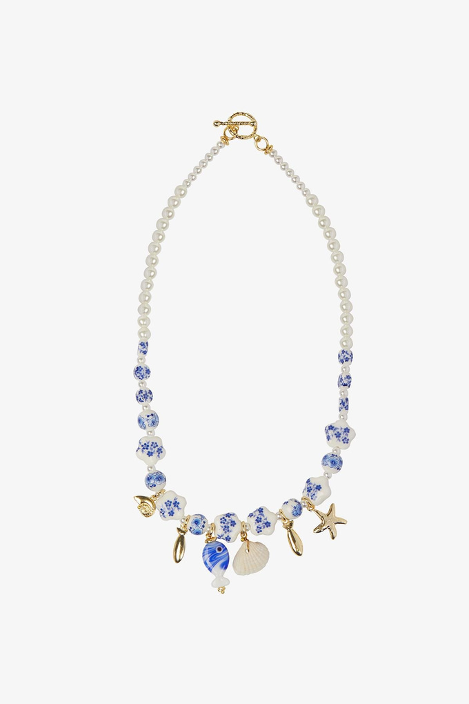 Seashell Detailed Pearl Necklace  