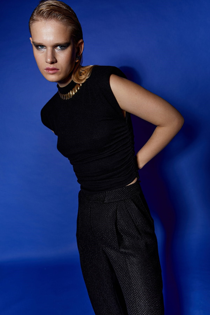 Drape Detaylı Siyah Basic Top