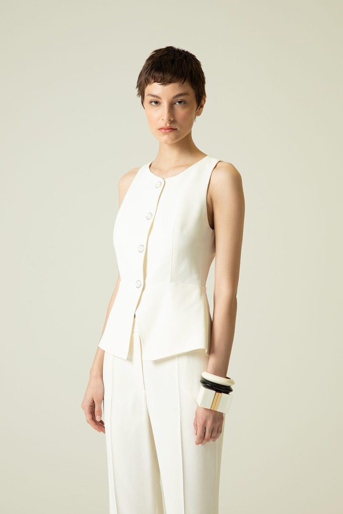 Düğme Detaylı Kolsuz Ekru Yelek