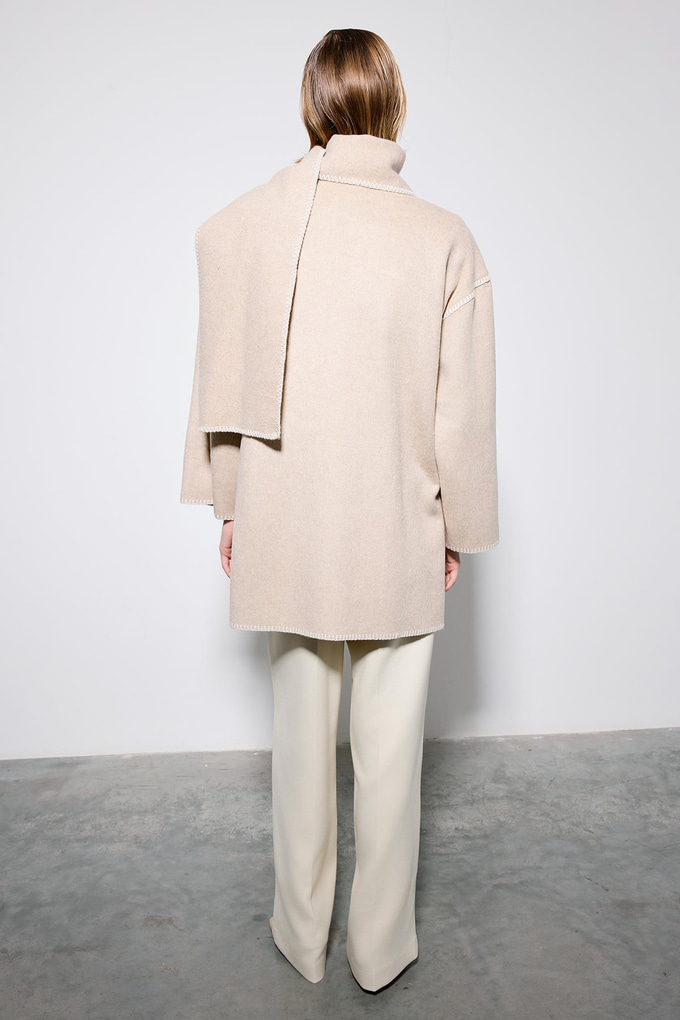 Düşük Omuzlu Uzun Bej Kaban