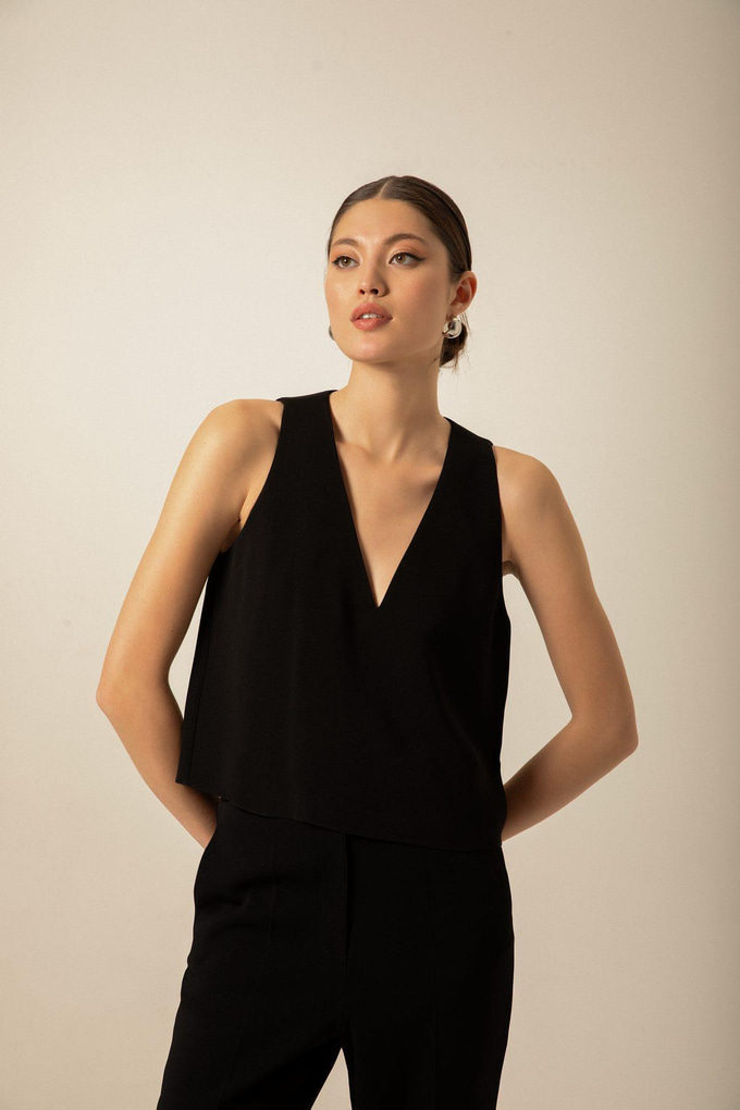 Fermuar Detaylı V Yaka Siyah Bluz