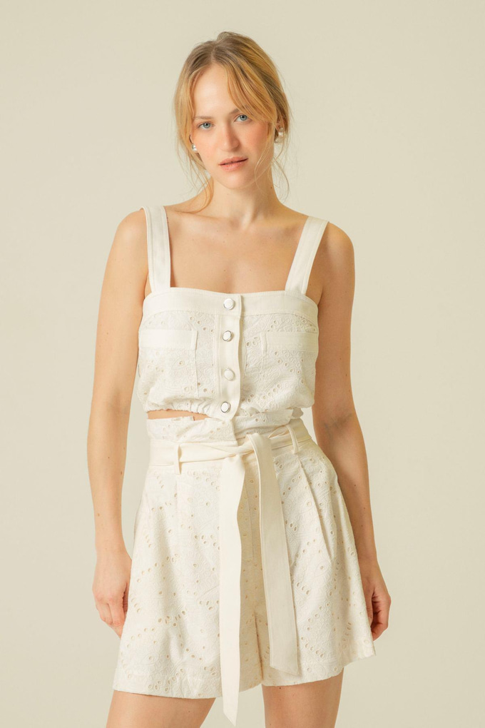 Güpür Detaylı Pileli Ekru Mini Şort