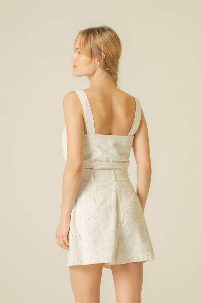 Güpür Detaylı Pileli Ekru Mini Şort