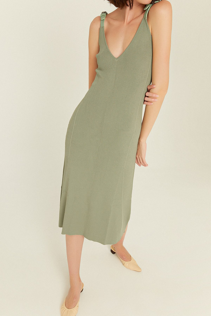 Haki Askıları Kemer Detaylı Uzun Triko Elbise