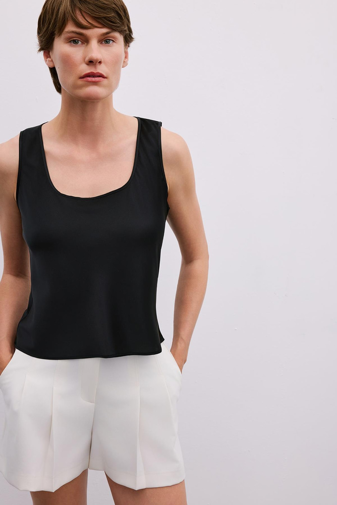 Kalın Askılı Kare Yaka Siyah Bluz