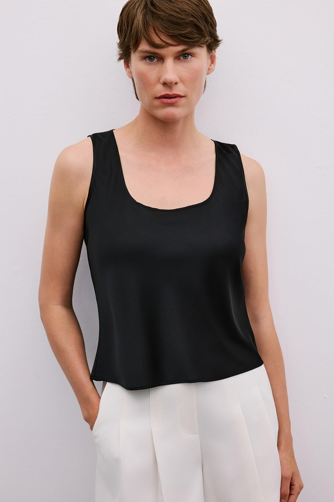 Kalın Askılı Kare Yaka Siyah Bluz