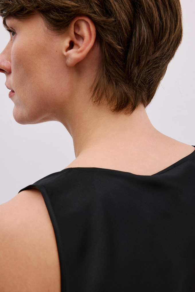 Kalın Askılı Kare Yaka Siyah Bluz