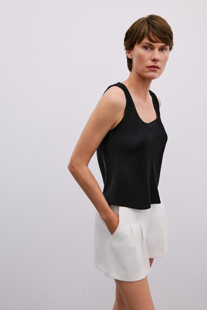 Kalın Askılı Kare Yaka Siyah Bluz