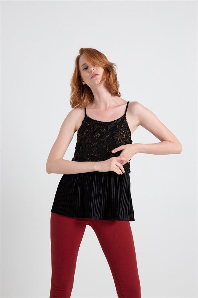 Lurex İpli Pilise Detaylı Önü İşlemeli Bluz