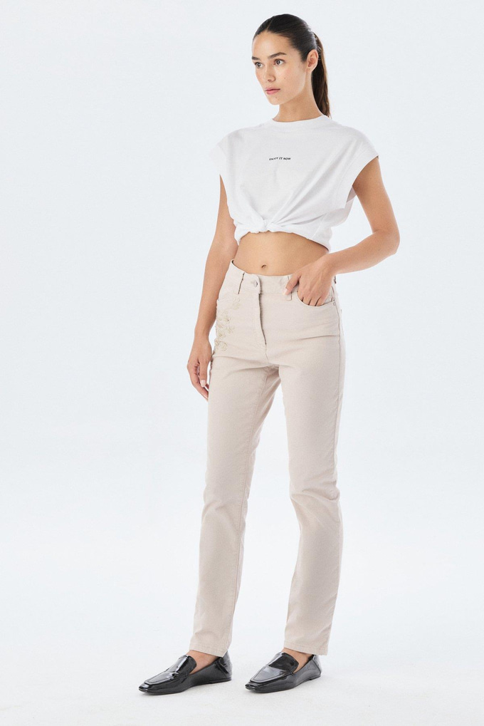 Embroidery Detail Gray Jean Trousers