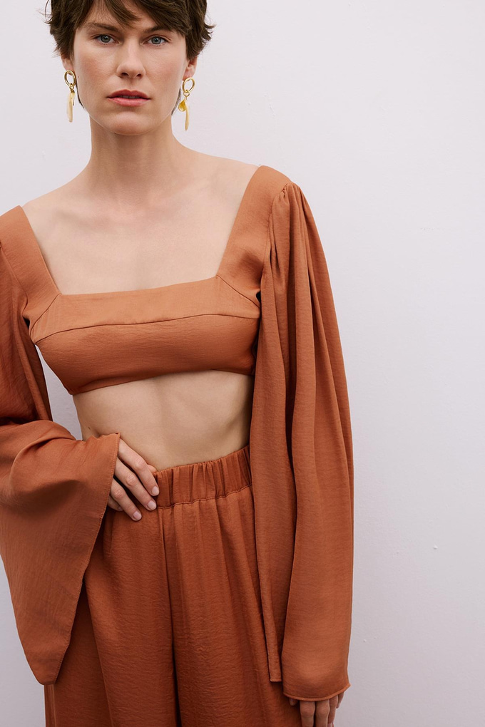 Omuz Bağlamalı Geniş Kollu Somon Crop Bluz