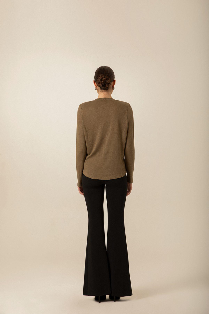 Shoulder Buttoned Knit Ecru Blouse