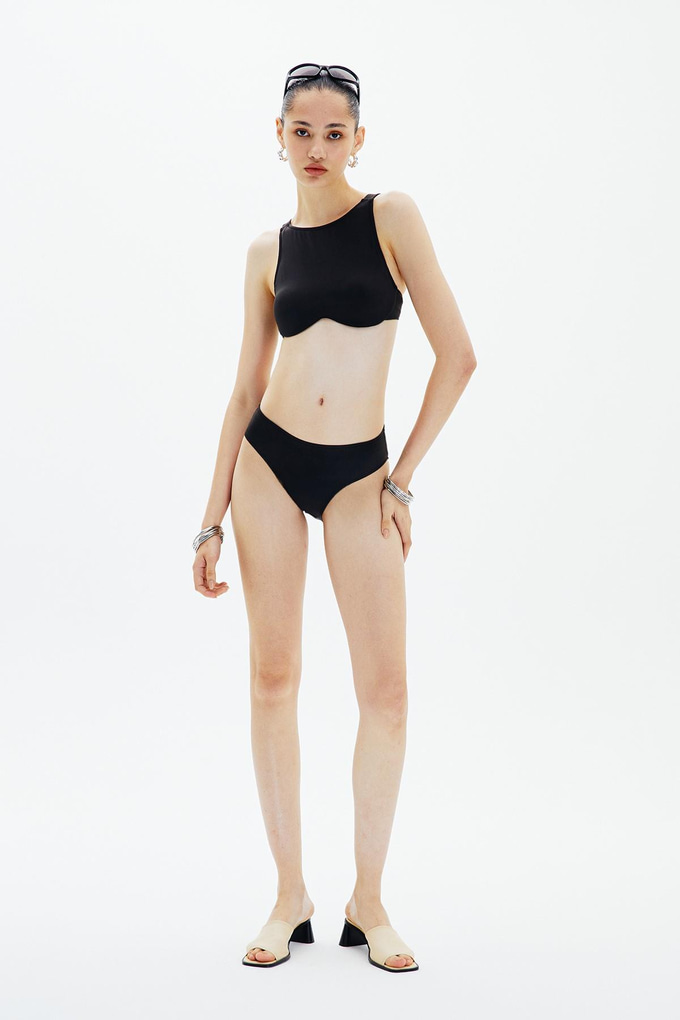 Siyah Bikini Altı