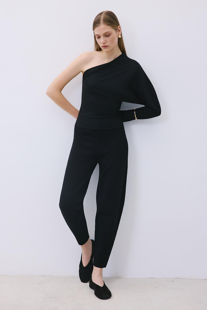 One-Shoulder Wool Black Blouse