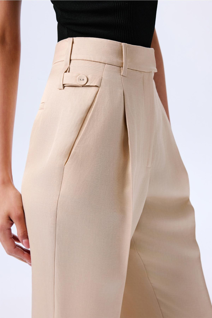 Ütü İzi Detaylı Bej Pileli Pantolon