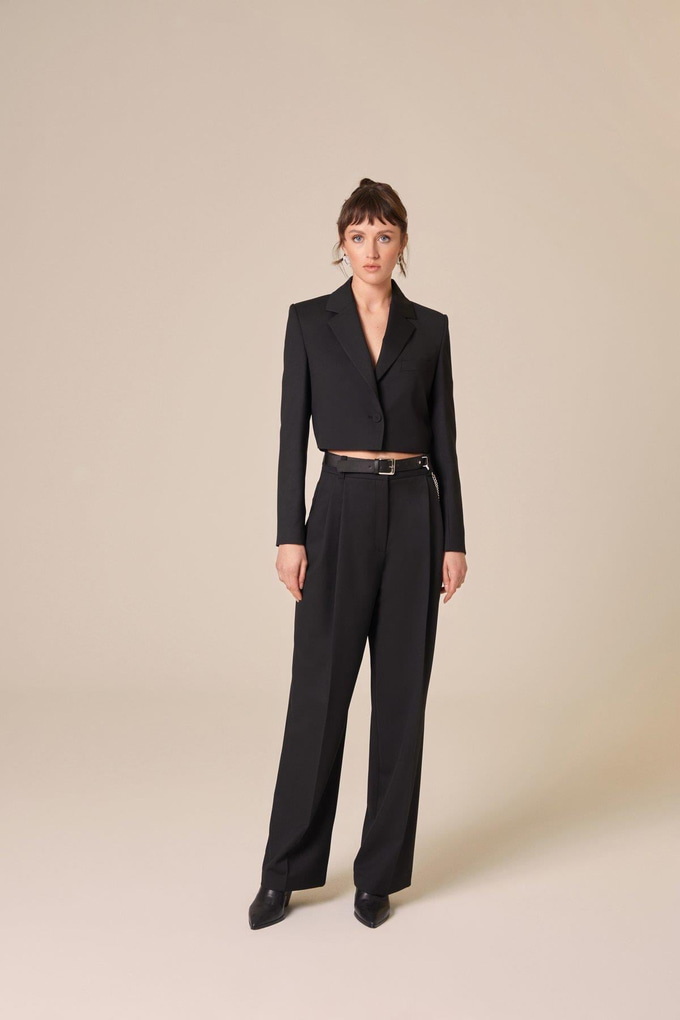 Uzun Kollu Siyah Crop Ceket