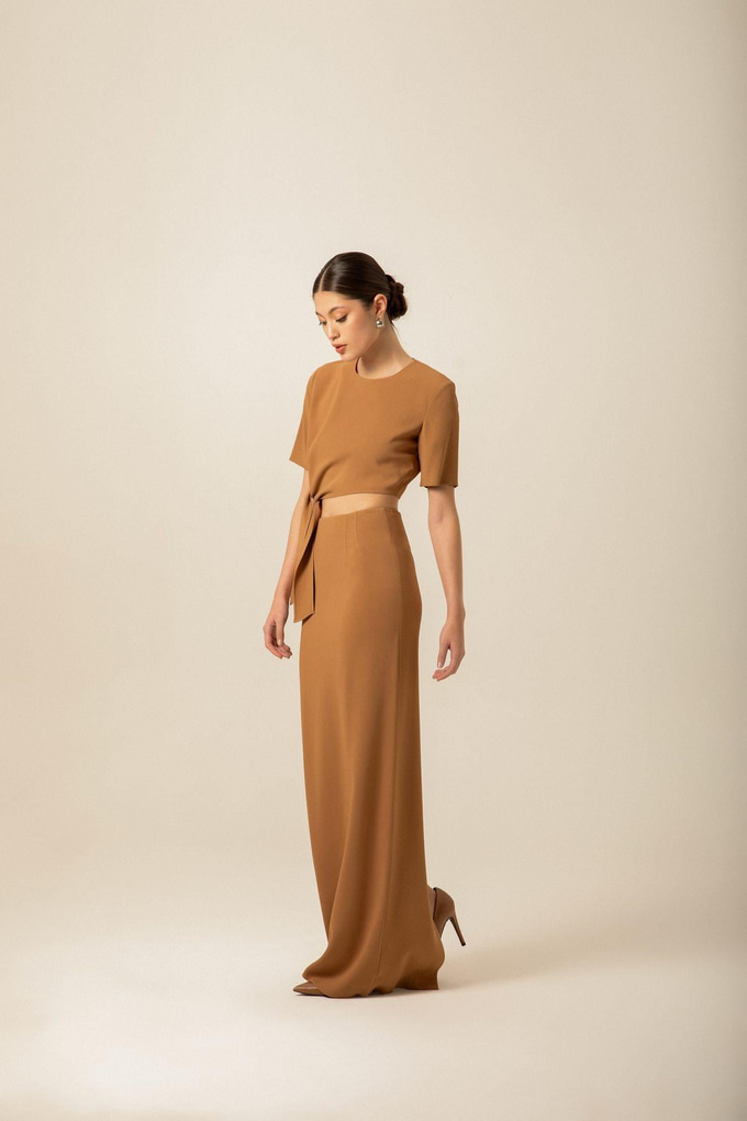 Slit-Detail Camel Long Skirt