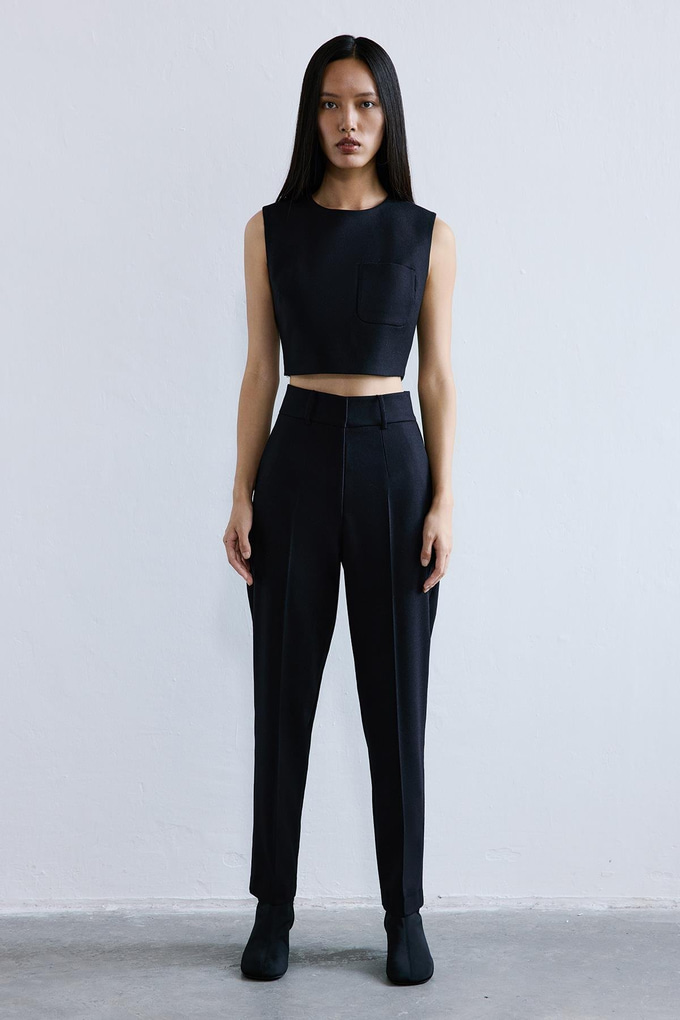 Wool-Textured Crop Black Blouse