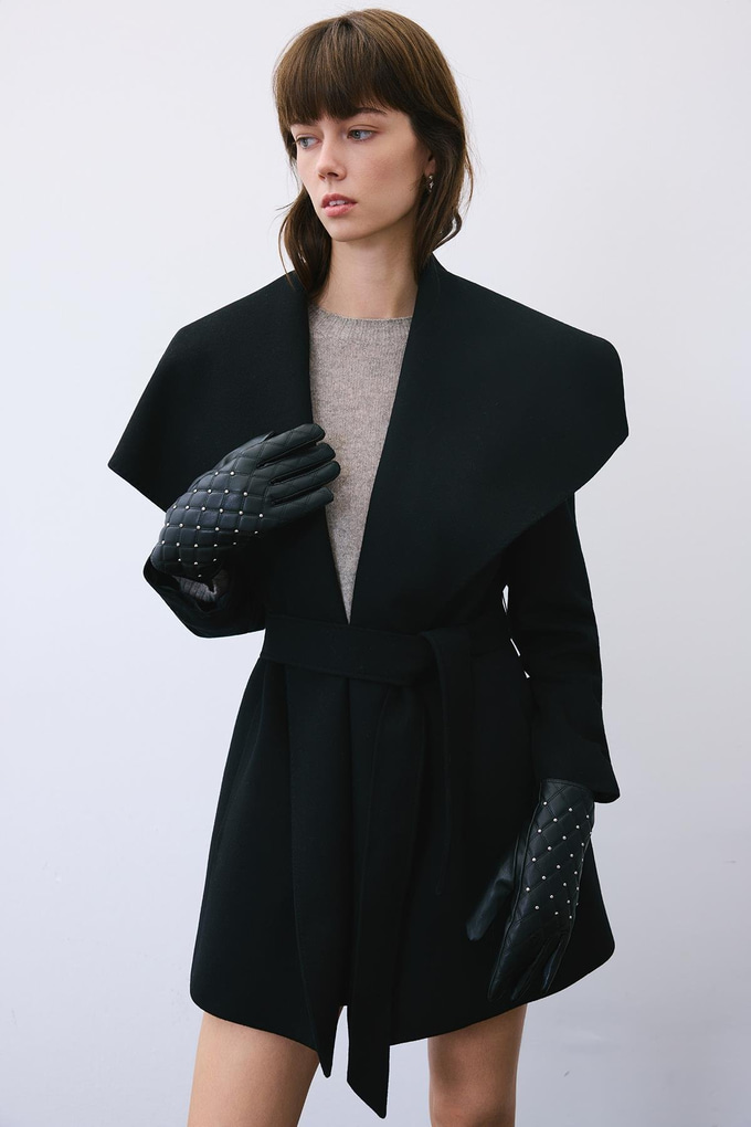 Accessory Detailed Black Leather Gloves