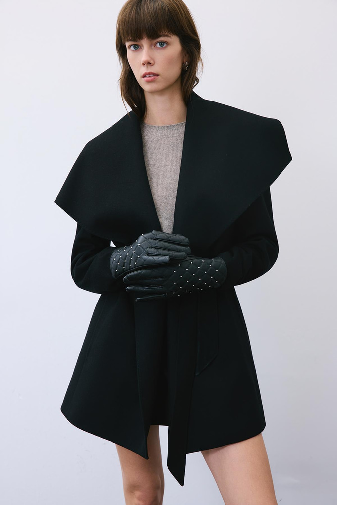 Accessory Detailed Black Leather Gloves