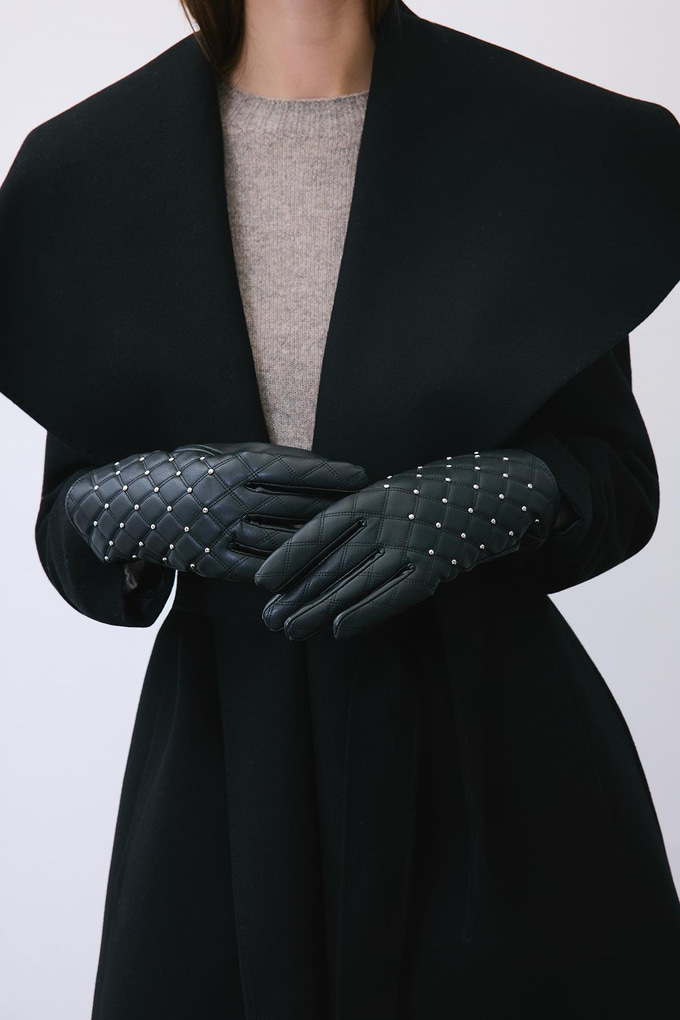 Accessory Detailed Black Leather Gloves