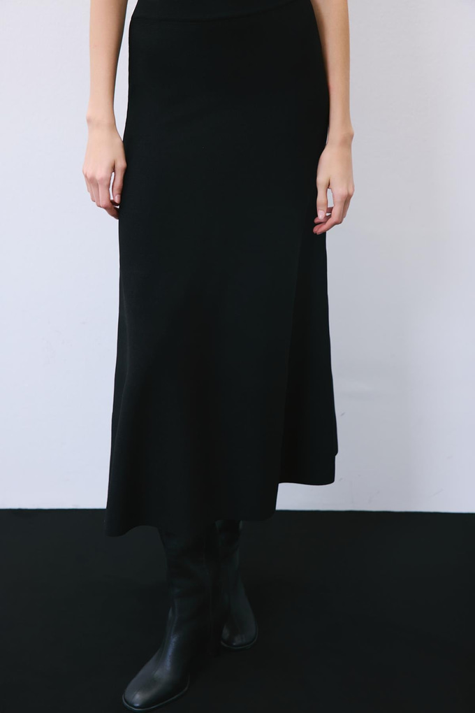 Black Knit Midi Skirt with Elastic Waist