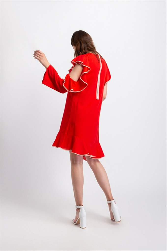 RUE SINGLE SLEEVE FLOUNCED DRESS WITH PIPING DETAIL RED