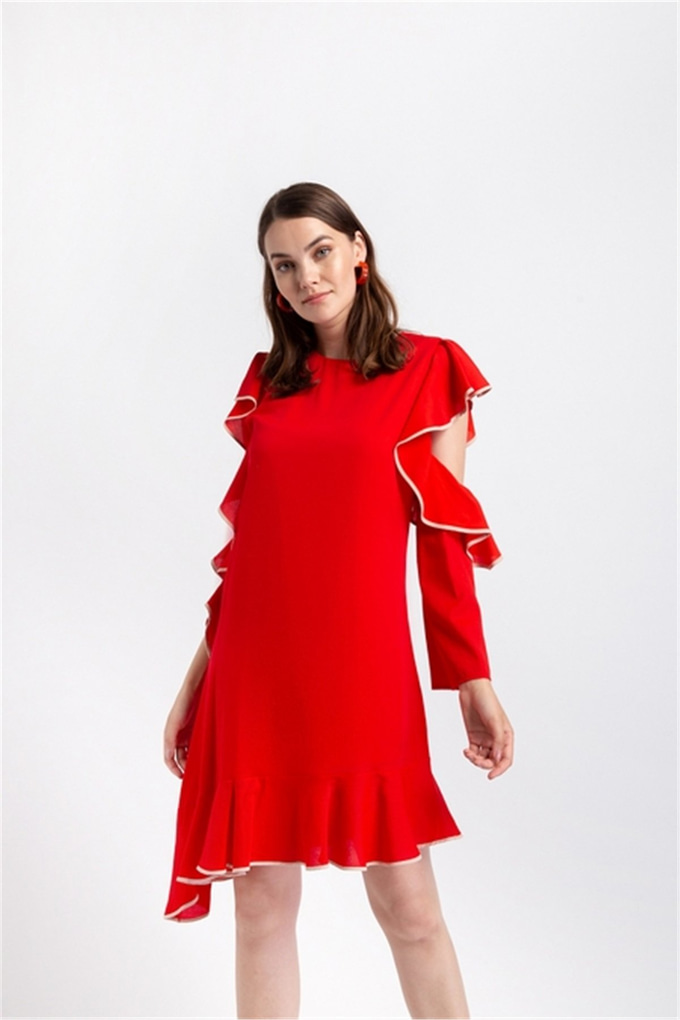 RUE SINGLE SLEEVE FLOUNCED DRESS WITH PIPING DETAIL RED
