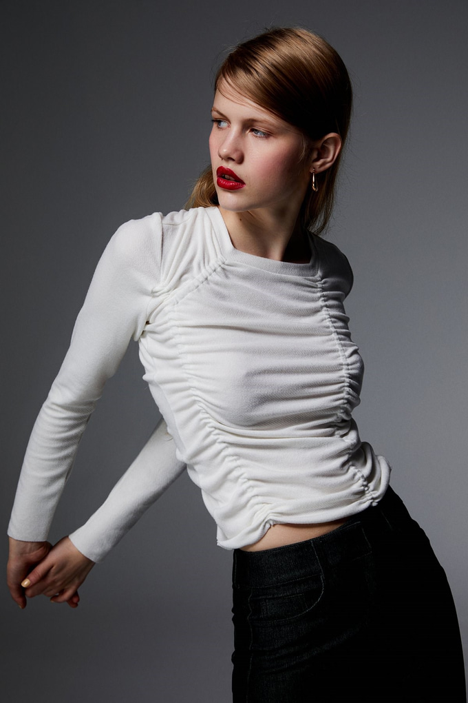 Büzgü Detaylı Ekru Crop Kazak